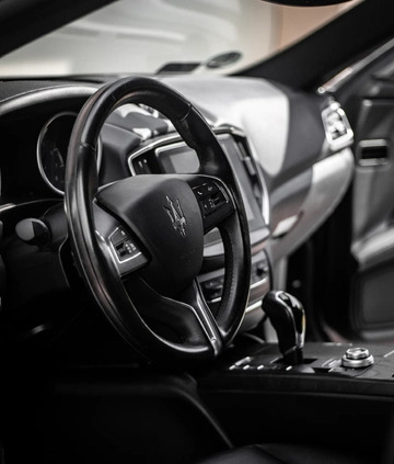 Maserati Ghibli cena 199000 przebieg: 64782, rok produkcji 2018 z Szczecin małe 46